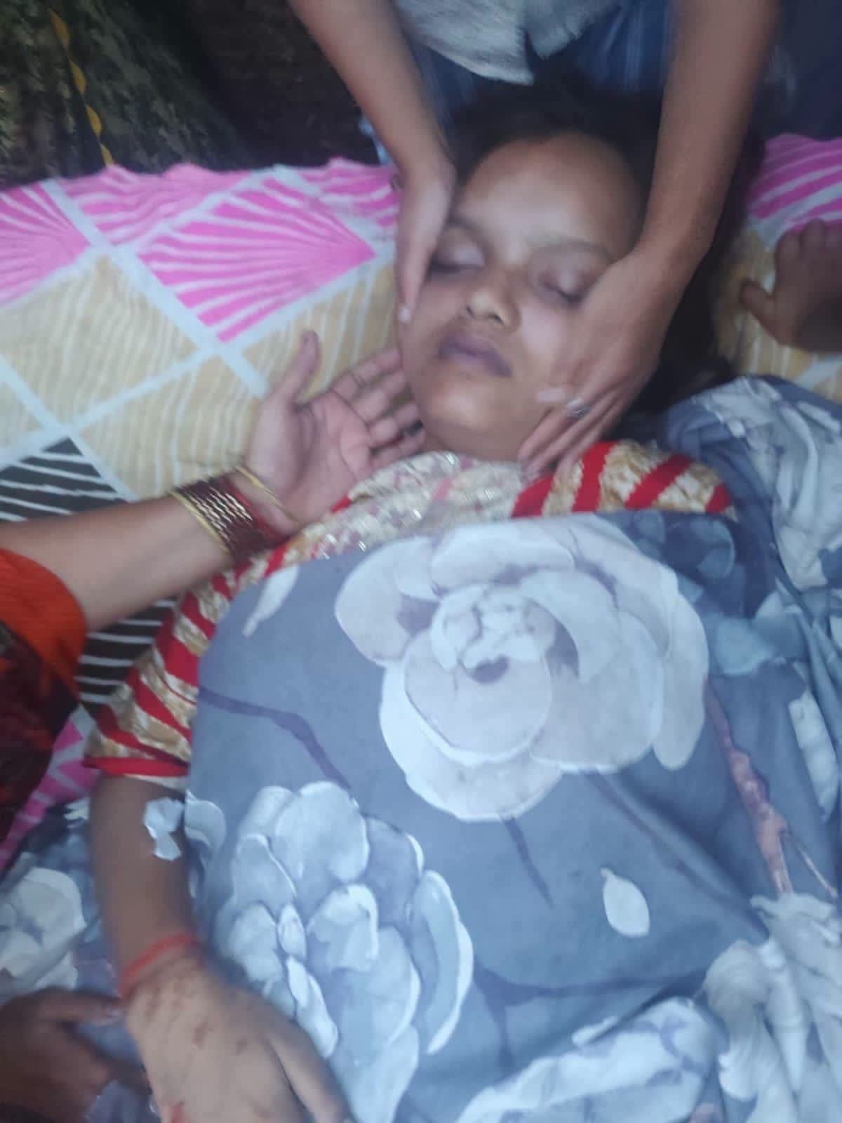 सीढ़ियों पर बैठे सांप ने किशोरी को डसा, मेडिकल कॉलेज ले जाते समय मौत