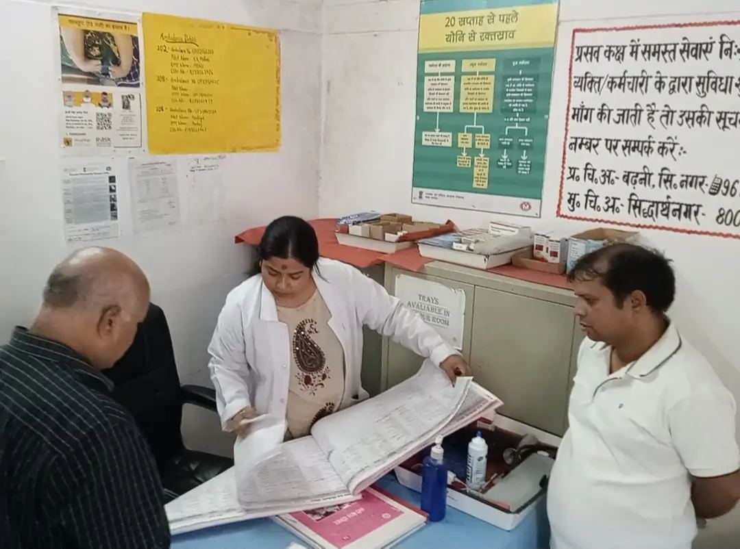 मरीजों से लिया फीडबैक, लेबर रूम और अभिलेखों की जांच; अस्पताल परिसर में दिखे दवा दुकानों के आसपास मंडराते संदिग्ध लोग