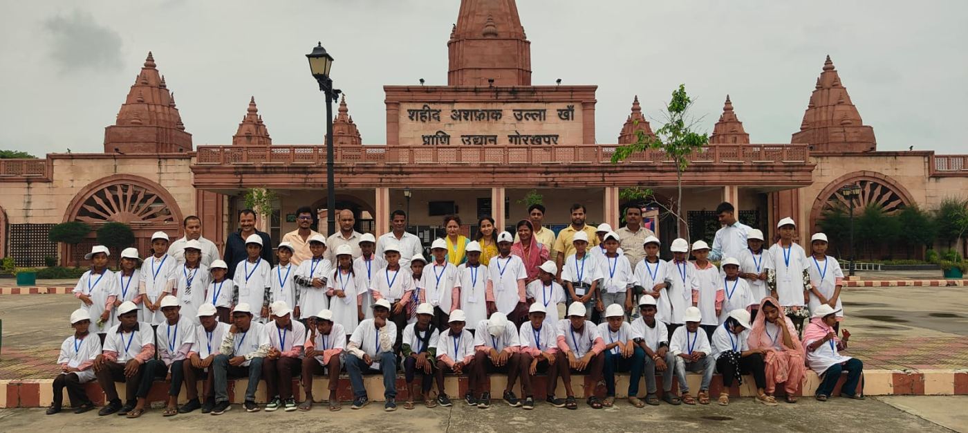 165 दिव्यांग बच्चों की एक्सपोजर विजिट, तीन बसों से गोरखपुर रवाना