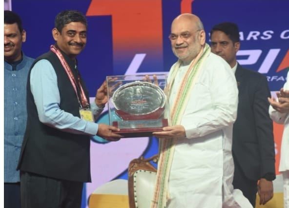 हिंदी के कामकाज में नवाचार पर वित्तीय सेवाएं विभाग को सम्मान