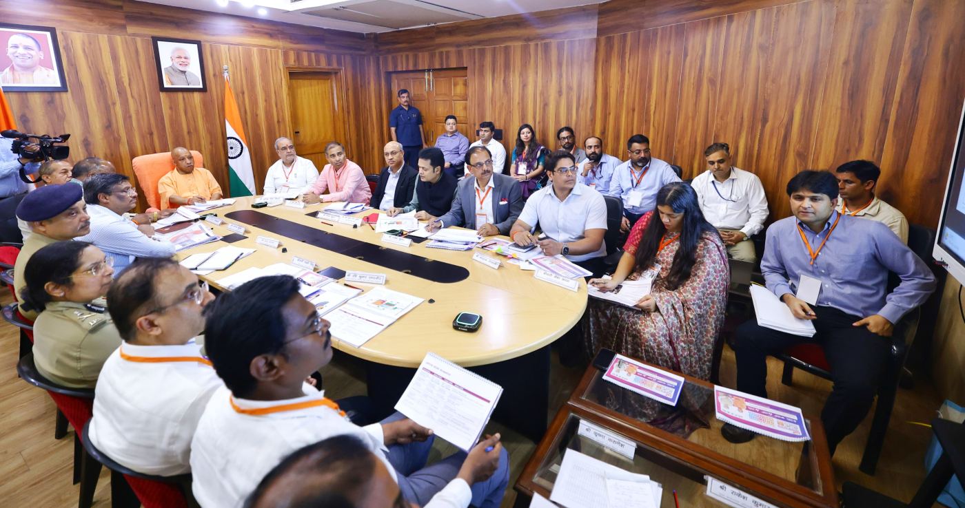 यूपी में बड़ा प्रशासनिक फेरबदल, 10 आईएएस अधिकारियों के तबादले