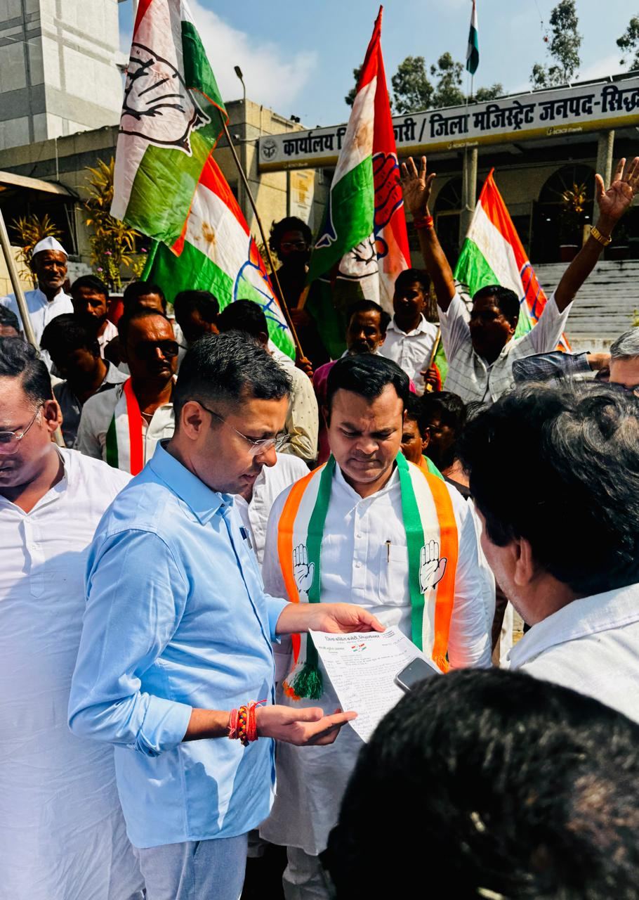 SIR के विरोध में सिद्धार्थनगर में कांग्रेस का प्रदर्शन, CEC ज्ञानेश कुमार का पुतला फूंका